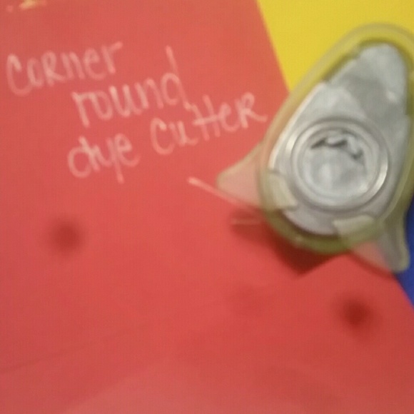 EK SUCESS DYE PUNCH -corner rounder - Picture 2 of 3